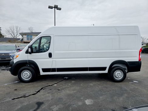 Used 2025 RAM ProMaster 2500 w/ Convenience Group image 9