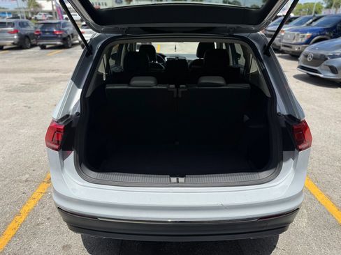 Used 2018 Volkswagen Tiguan SE w/ Panoramic Sunroof Package image 7