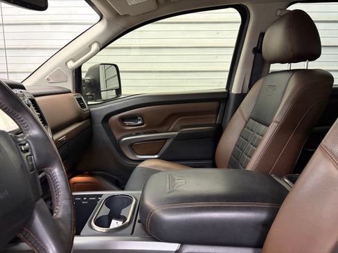 Used 2017 Nissan Titan Platinum Reserve AWD/4WD image 17
