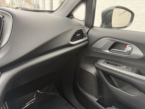 Used 2019 Chrysler Pacifica Touring-L Plus w/ S Appearance Package image 18