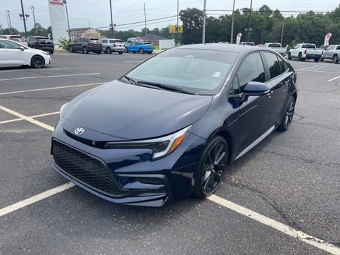 Used 2023 Toyota Corolla SE FWD image 3