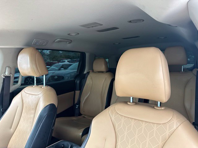 Used 2023 Kia Carnival LX FWD image 6