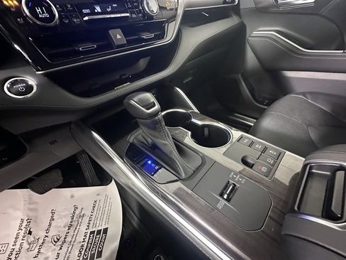 Used 2023 Toyota Highlander Limited image 32