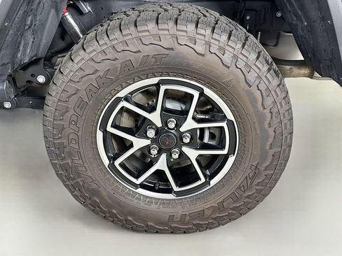 Used 2025 Jeep Gladiator Rubicon image 36