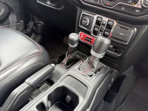 Used 2022 Jeep Gladiator Rubicon w/ LED Lighting Group AWD/4WD image 19