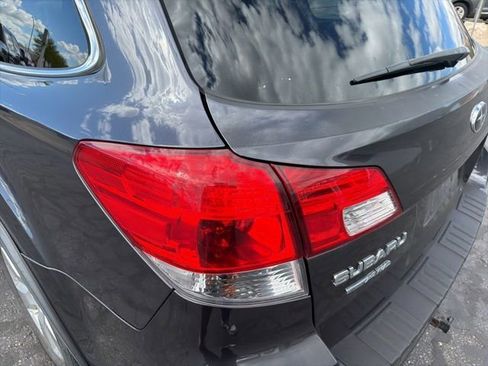 Used 2012 Subaru Outback 2.5i Limited w/ Moonroof Pkg AWD/4WD image 21