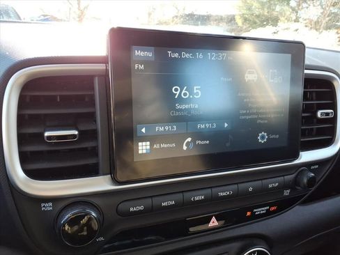 Used 2020 Hyundai Venue SE image 21