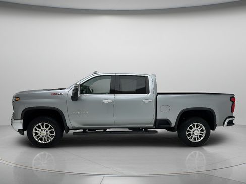 Used 2025 Chevrolet Silverado 2500 LTZ w/ LTZ Plus Package AWD/4WD image 5