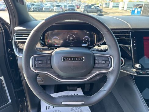 Used 2022 Jeep Wagoneer Series III w/ Premium Group I AWD/4WD image 11
