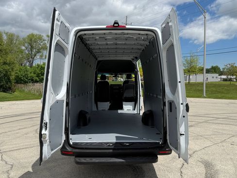 Used 2021 Mercedes-Benz Sprinter 2500 image 8