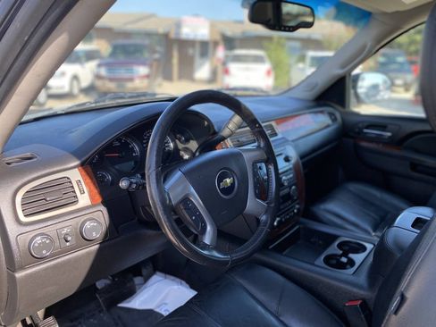 Used 2013 Chevrolet Suburban LT w/ Luxury Package AWD/4WD image 12