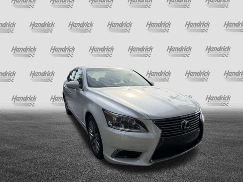 Used 2013 Lexus LS 460 w/ Comfort Pkg RWD image 2