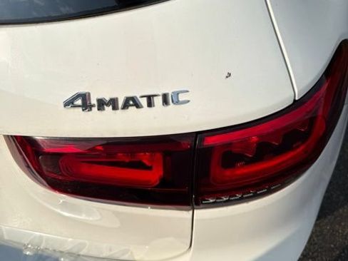 Used 2022 Mercedes-Benz GLB 250 4MATIC image 4