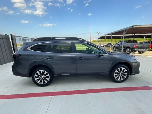 Used 2025 Subaru Outback Limited AWD/4WD image 10