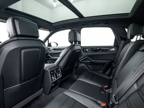 Certified 2023 Porsche Cayenne S AWD/4WD image 23