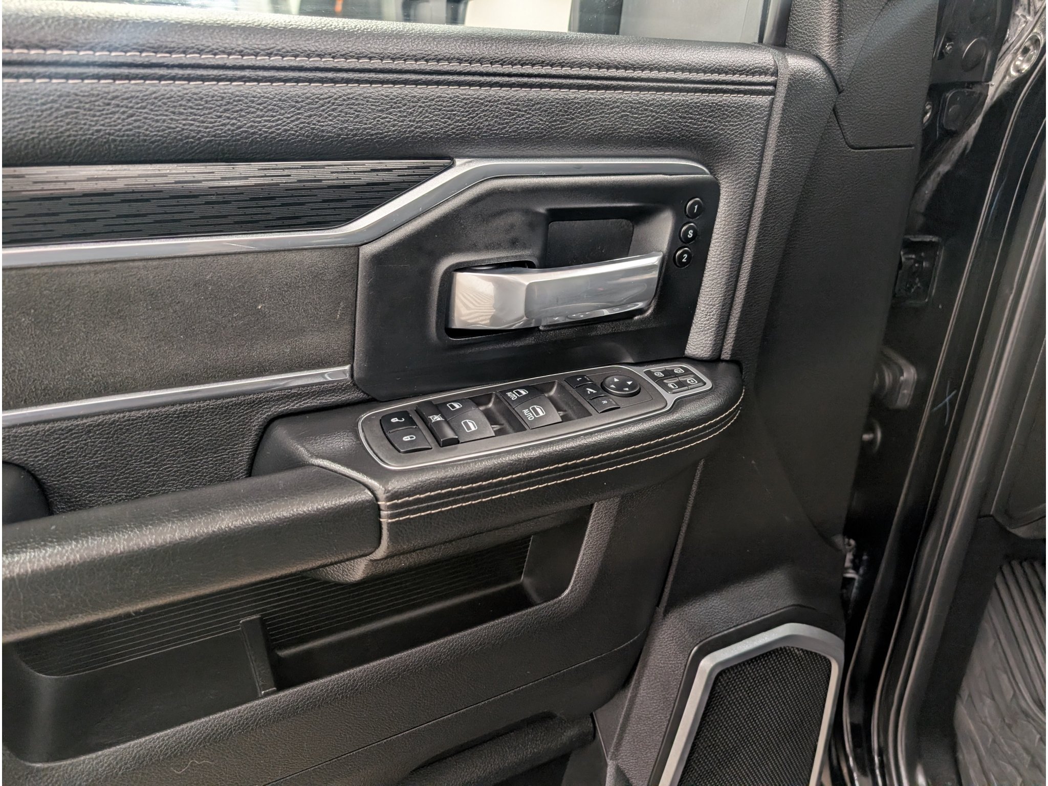 Used 2024 RAM 3500 Laramie w/ Night Edition AWD/4WD image 19