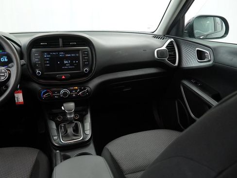 Used 2025 Kia Soul LX w/ LX Technology Package FWD image 15