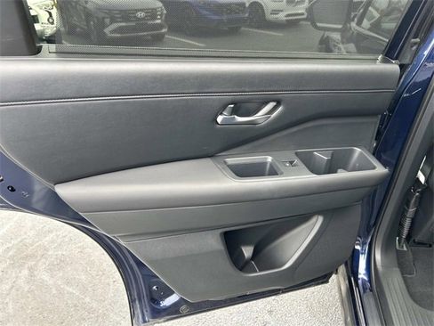 Used 2025 Nissan Pathfinder SL image 22