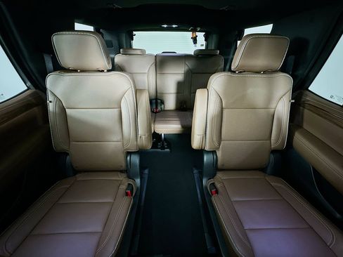 Used 2024 Chevrolet Tahoe High Country AWD/4WD image 13