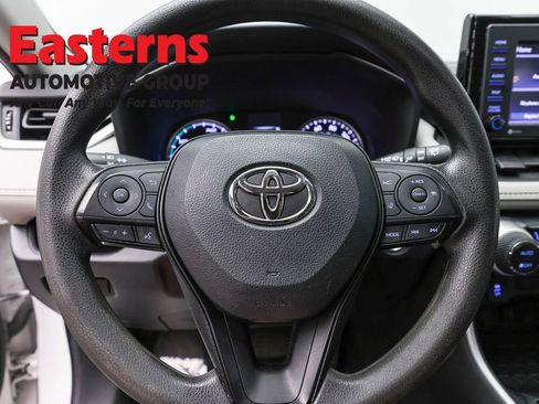 Used 2022 Toyota RAV4 XLE AWD/4WD image 10