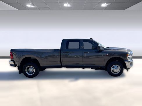 Used 2024 RAM 3500 Tradesman w/ Chrome Appearance Group image 7