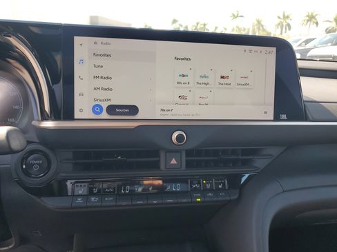 Used 2023 Toyota Crown Limited image 22