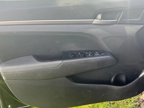 Used 2017 Hyundai Elantra Value Edition FWD image 16