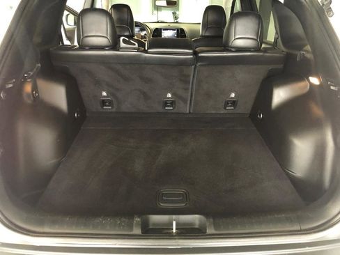 Used 2019 Jeep Cherokee Limited image 10