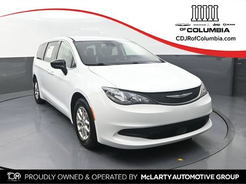 Used 2024 Chrysler Voyager LX FWD image 1
