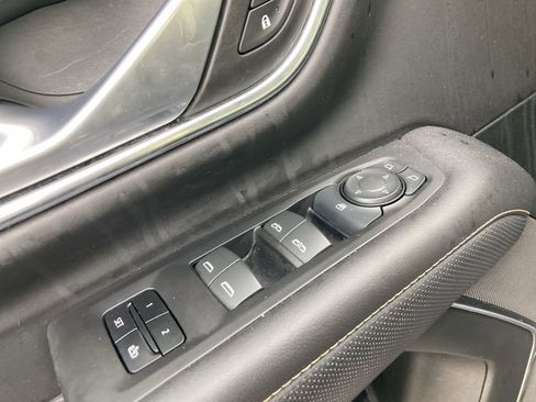 Used 2024 GMC Yukon SLT image 13