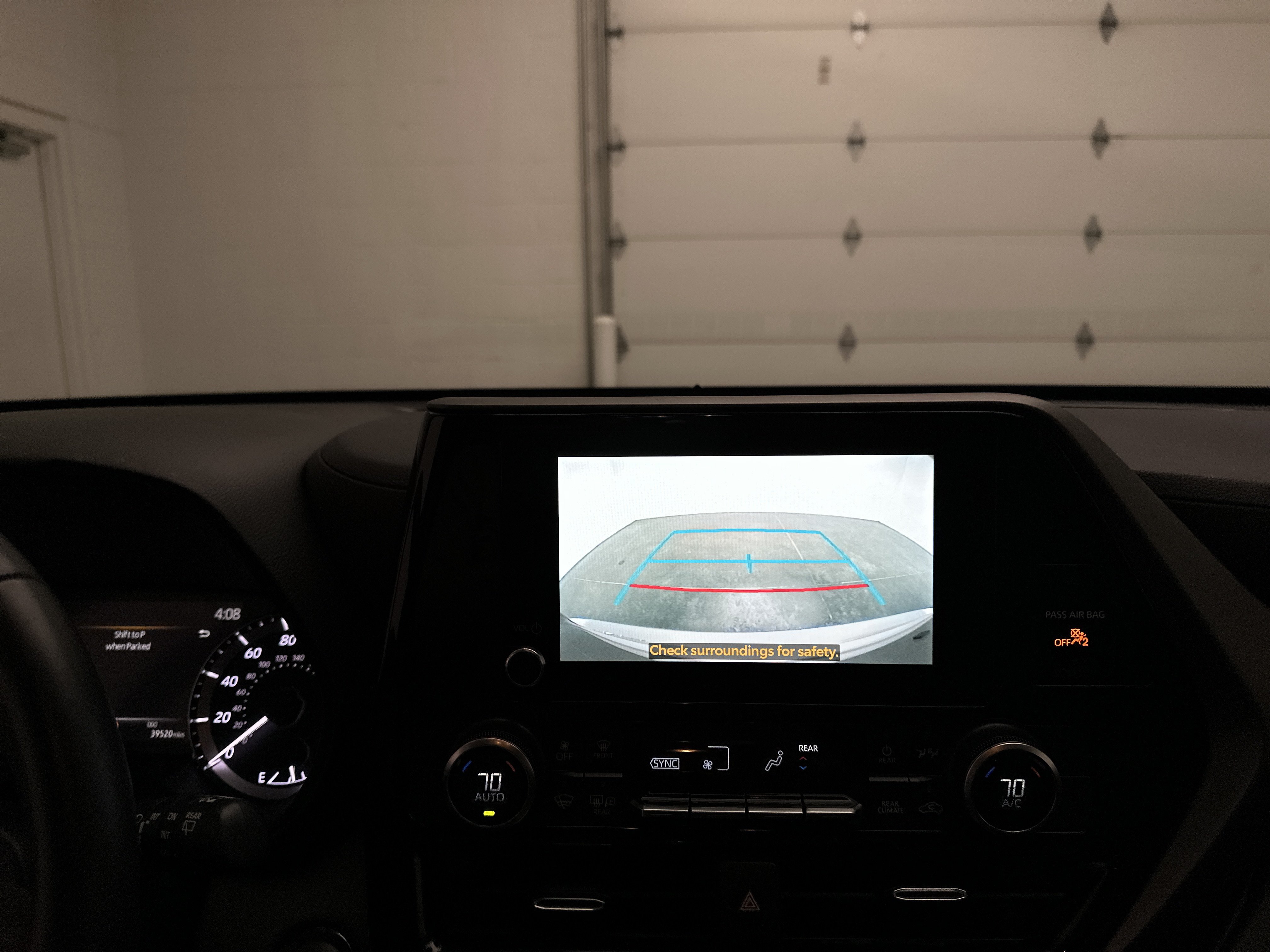 Used 2023 Toyota Highlander LE FWD image 33
