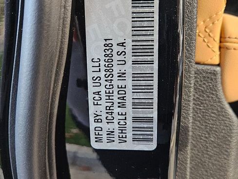 Used 2025 Jeep Grand Cherokee Summit w/ Adv Protech Group IV image 32