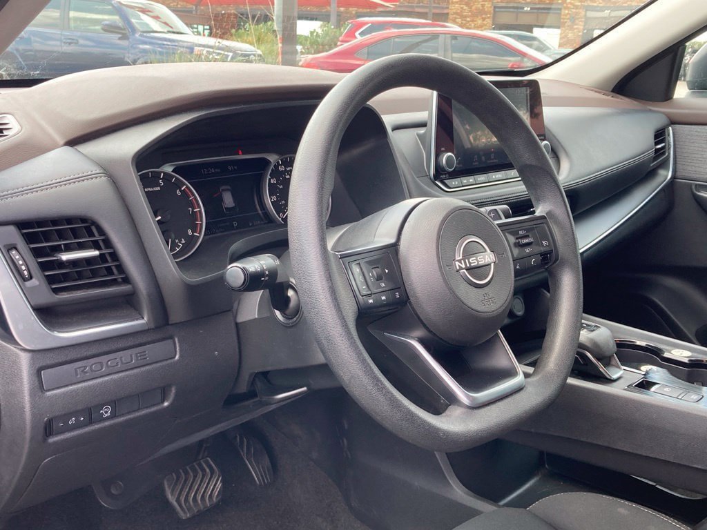 Used 2023 Nissan Rogue S FWD image 9