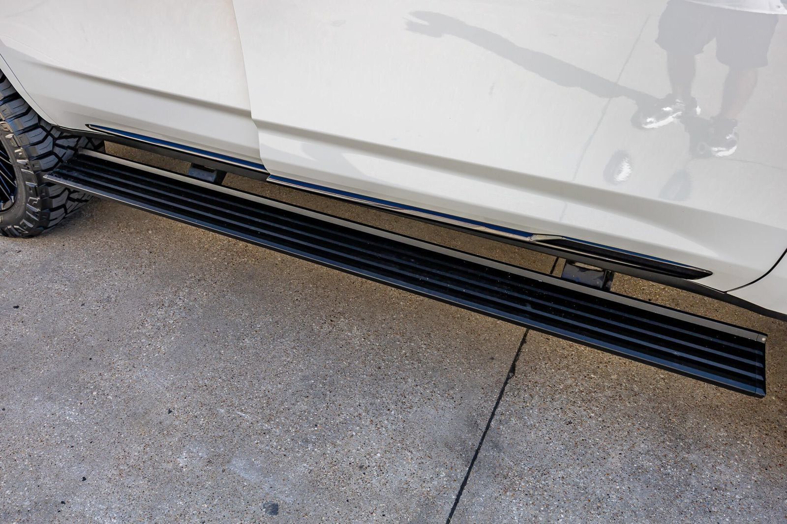 Used 2026 Cadillac Escalade Platinum Sport w/ LPO, Floor Liner Package AWD/4WD image 13