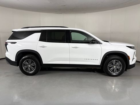 Used 2024 Chevrolet Traverse LT FWD image 8