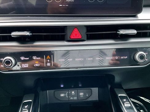 Used 2025 Kia Sorento S FWD image 32