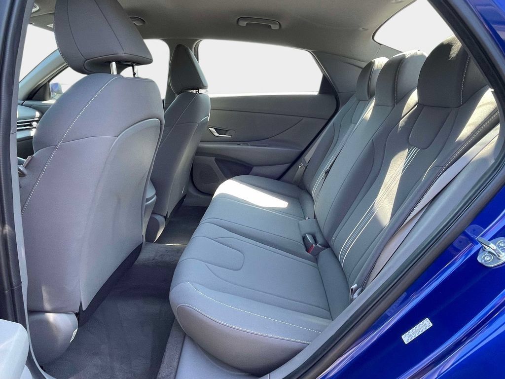 Used 2023 Hyundai Elantra SEL w/ Convenience Package FWD image 10