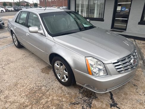 Used 2007 Cadillac DTS Luxury I w/ Sun And Sound Package FWD image 2