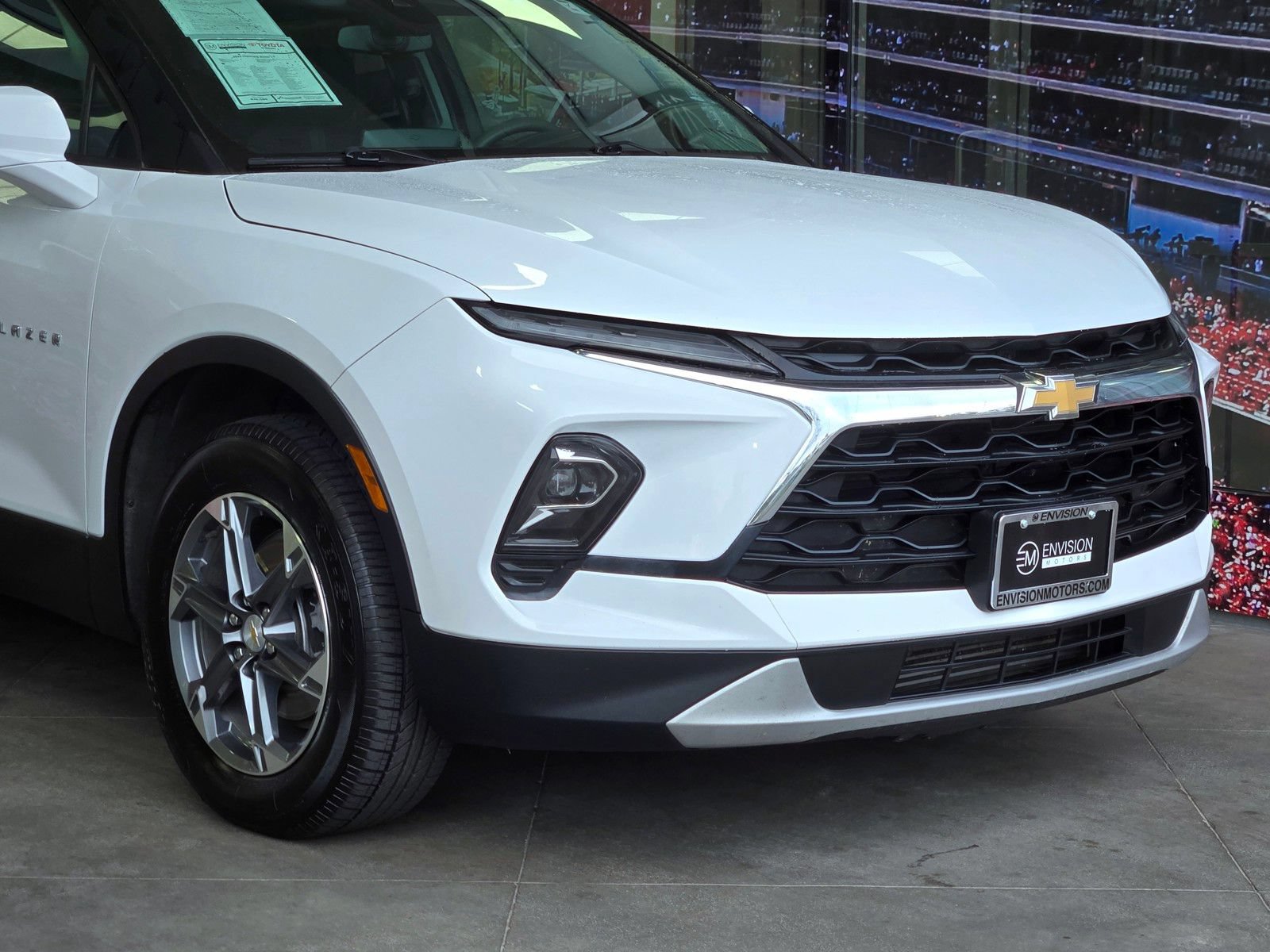 Used 2025 Chevrolet Blazer LT AWD/4WD image 2