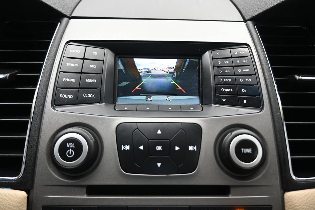 Used 2018 Ford Taurus SEL FWD image 18