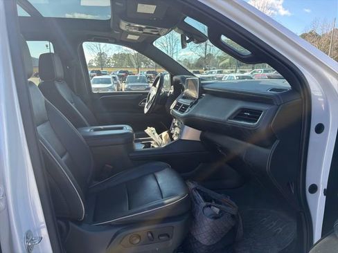 Used 2022 GMC Yukon SLT w/ SLT Premium Package image 13