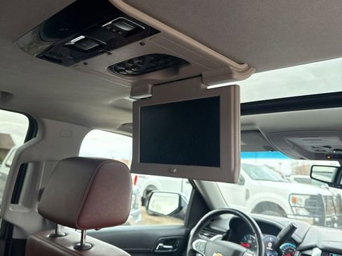 Used 2020 Chevrolet Suburban Premier w/ Premier Plus Edition image 23
