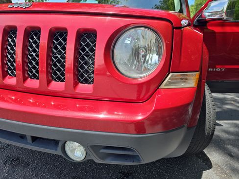 Used 2015 Jeep Patriot Latitude FWD image 31
