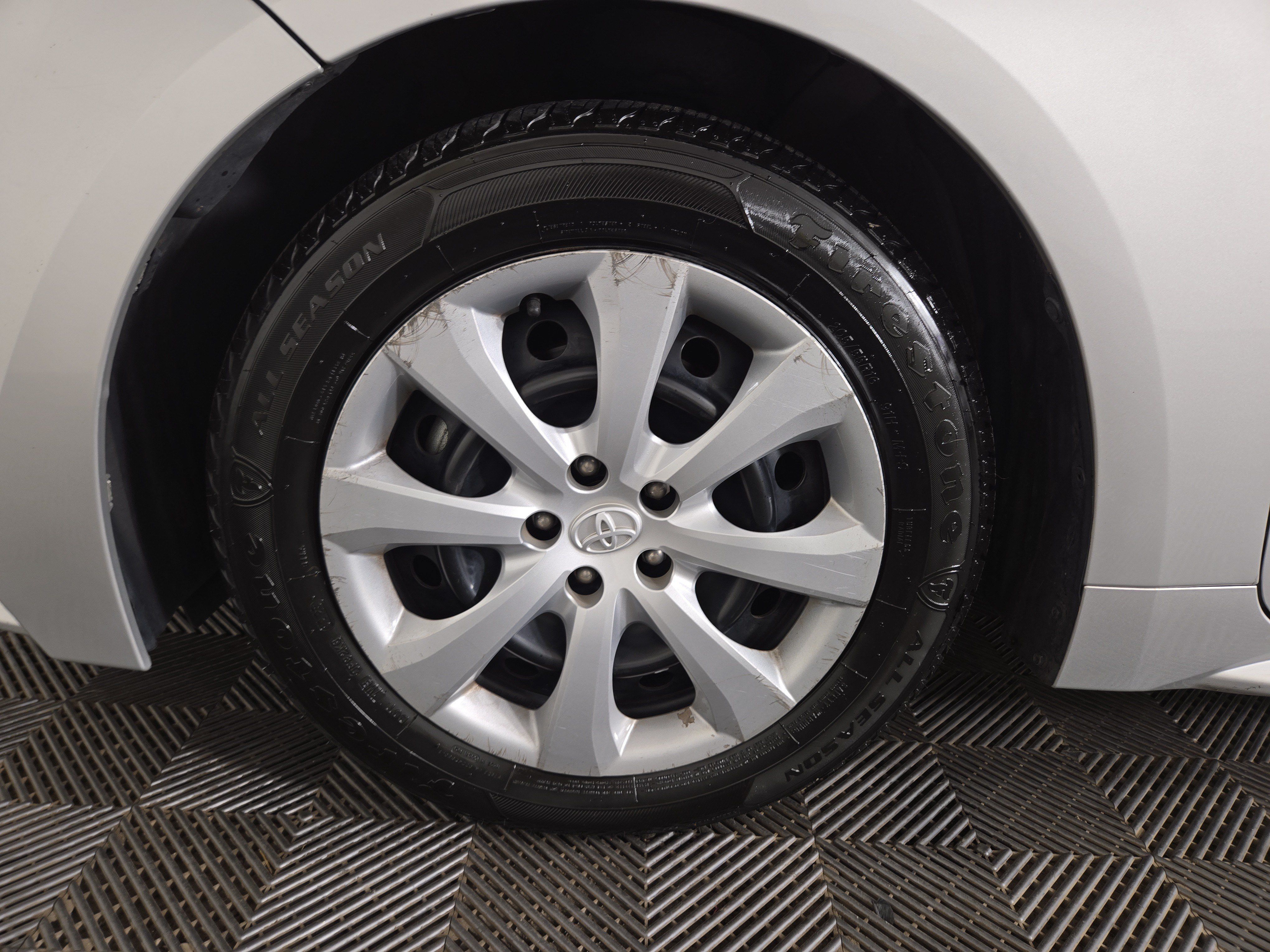 Used 2023 Toyota Corolla LE FWD image 32