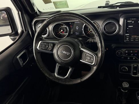 Used 2018 Jeep Wrangler Unlimited Sahara image 12