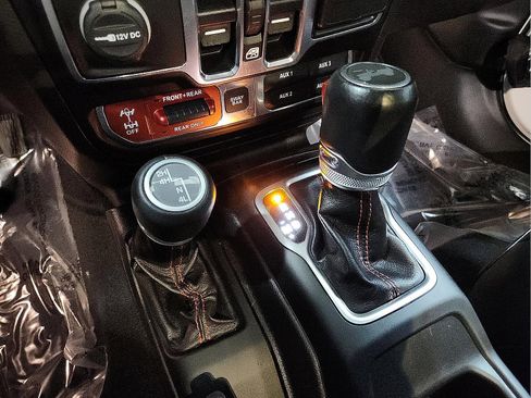 Used 2020 Jeep Wrangler Unlimited Rubicon w/ Dual Top Group image 10