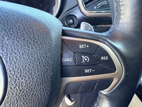 Used 2015 Jeep Grand Cherokee Limited image 12