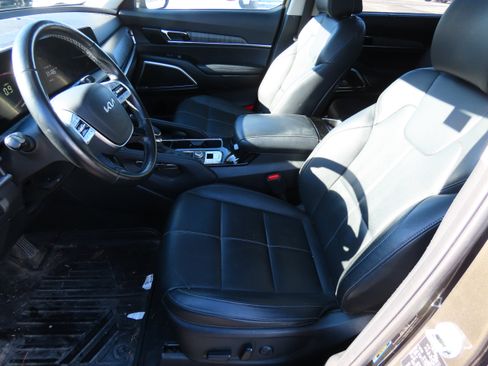 Used 2023 Kia Telluride EX w/ EX Captain's Chair Package image 37