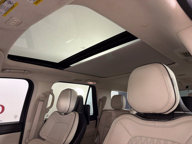 Used 2021 Lincoln Navigator Black Label w/ Special Edition Package AWD/4WD image 28