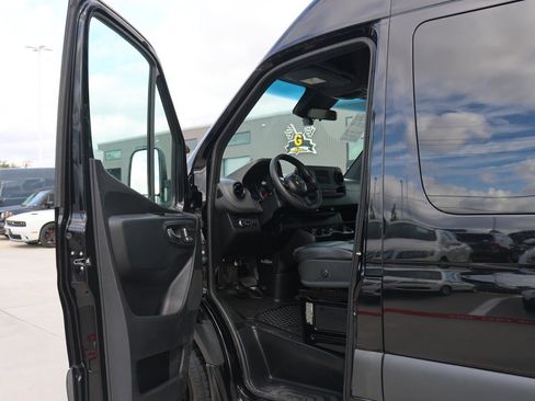 Used 2020 Mercedes-Benz Sprinter 3500 image 26